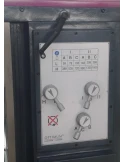 Avansul mesei este automat pentru axele X, Y si Z