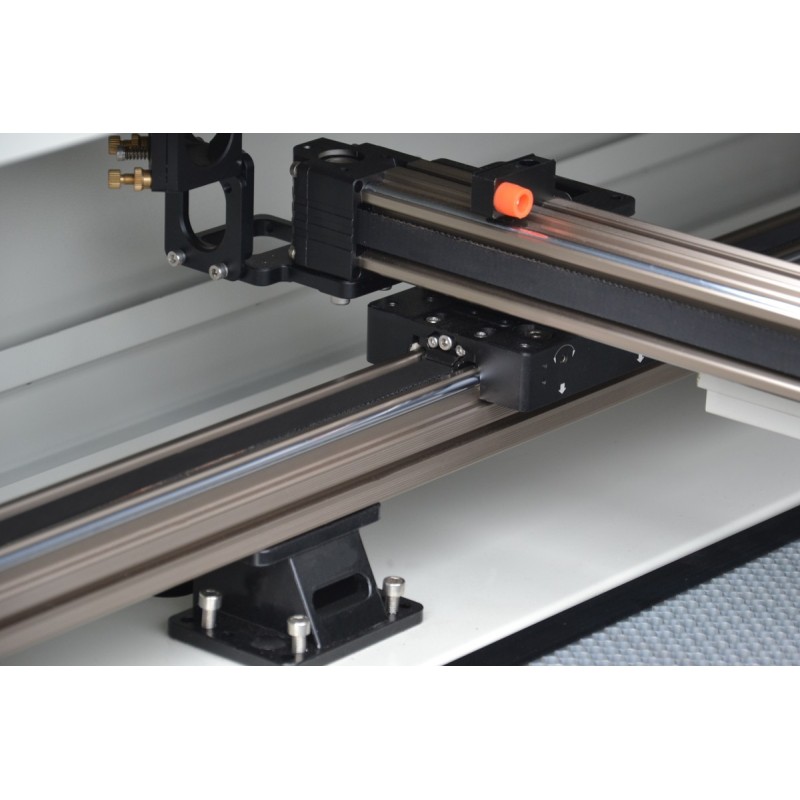 Masina laser CO2 Cormak LC 6090Z pentru gravura precisa